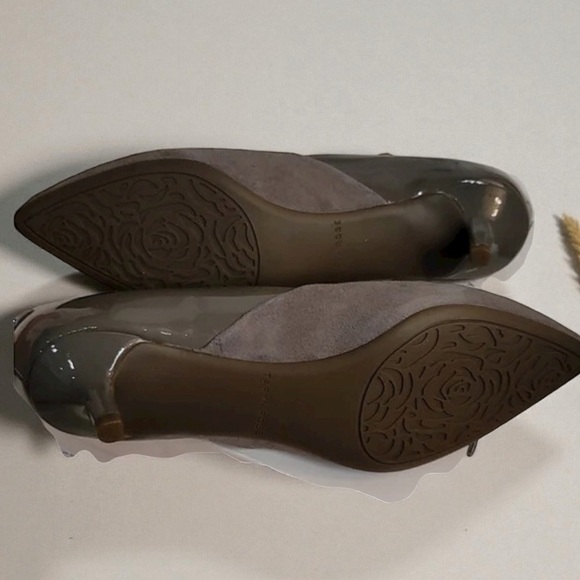 NIB Taryn Rose Suede & Leather Kitten Heel Pumps - Nadine - Cinder SIZE 7.5 WIDE - Picture 3 of 4